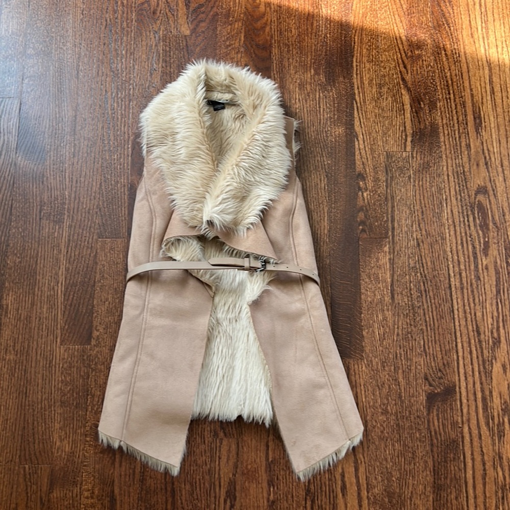 Armani Exchange faux fur vest in size M. Removal belt